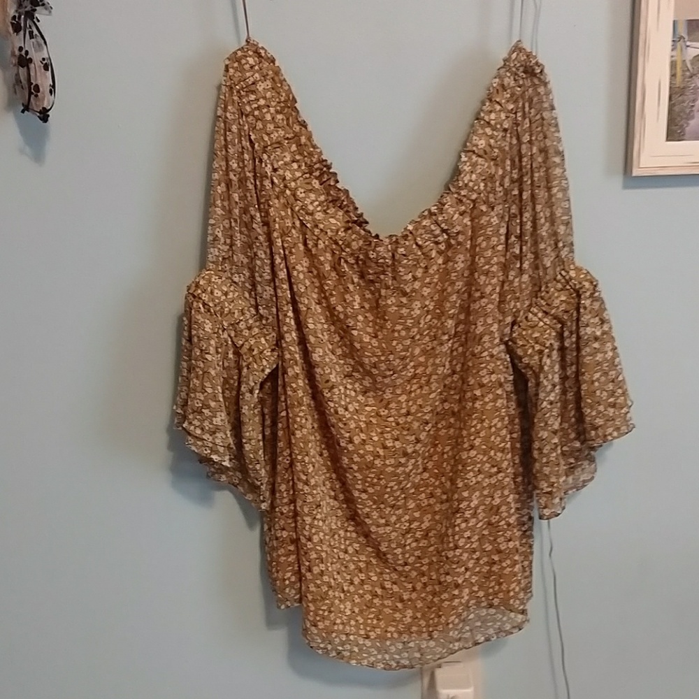 Flowy floral off shoulder blouse